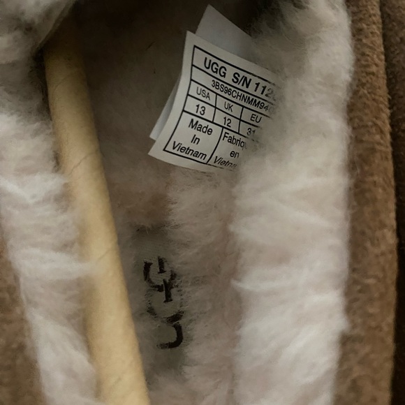 Kids UGG Ascot slippers- Brand NEW - Picture 9 of 11